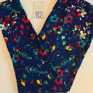 LuLaRoe TC2 (Tall & Curvy +) Blue Floral Leggings
